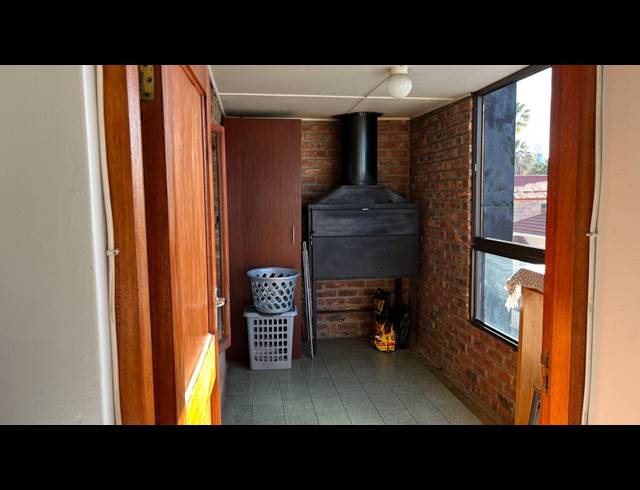 3 BEDROOM APARTMENT FOR SALE IN MOSSEL BAY CENTRAL